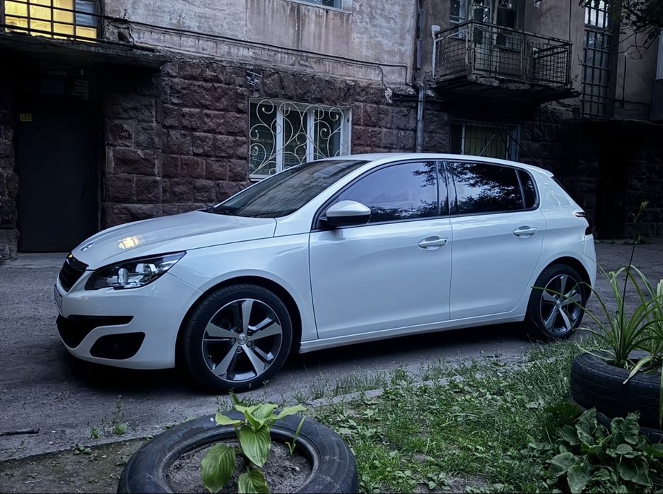 Peugeot 308.