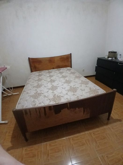 Cómoda  e cama de madeira  1.33x1.83