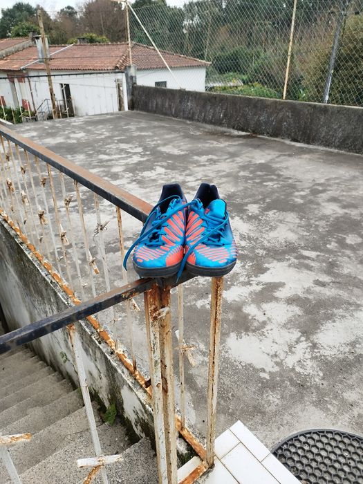 Vendo chuteiras absolado indoor 43