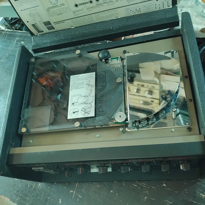 Roland RE-501 Chorus Echo (Tape Echo / Reverb) – Totalmente Revisto / Excelente Estado