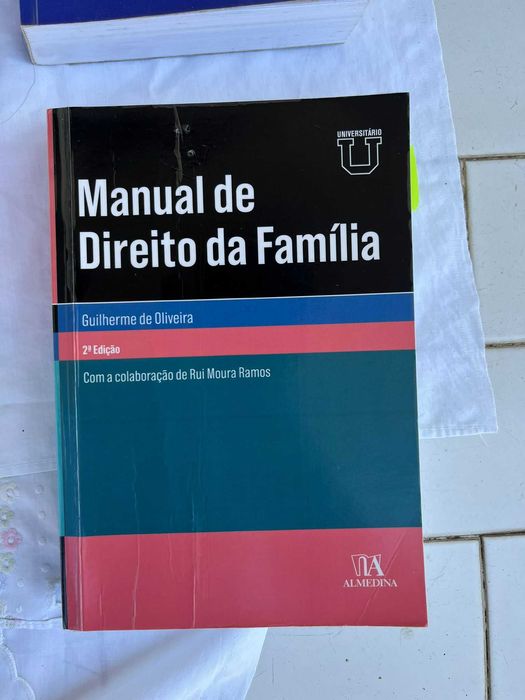 Manuais e Códigos de Direito