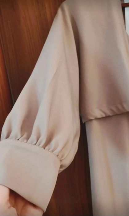 Sukienka beżowa elegancka By o La la