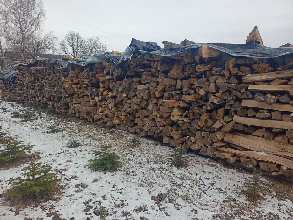 Drewno opałowe przykryte, łupane