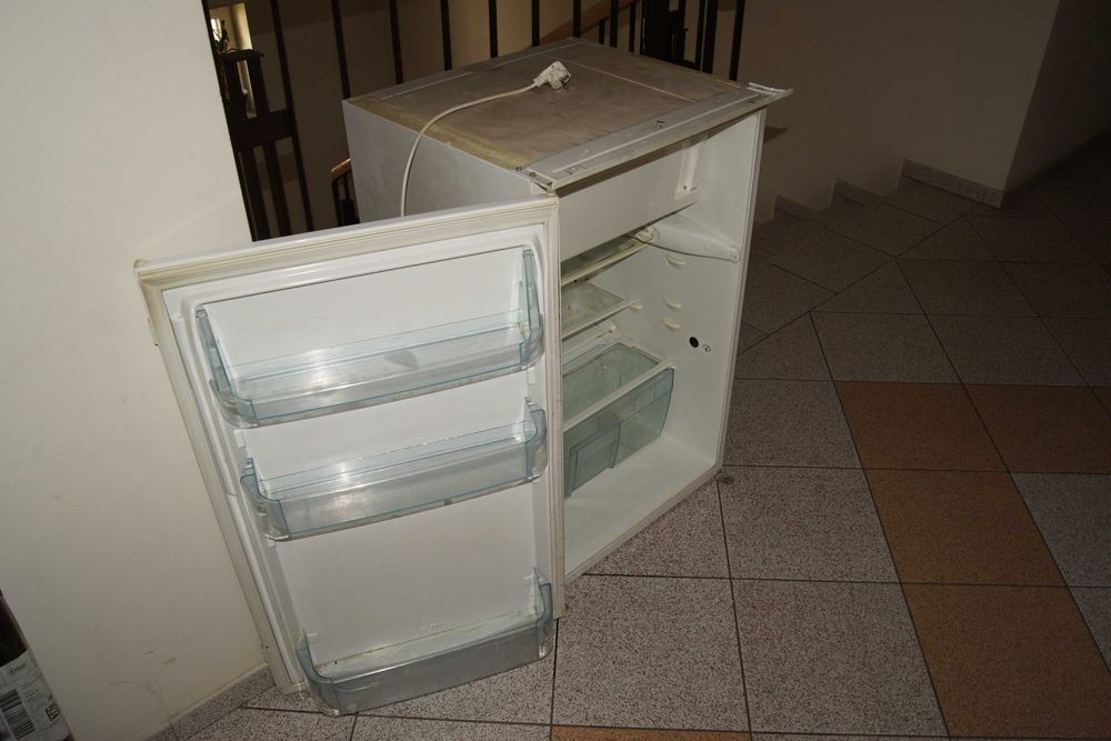 Sprzedam lodówkę Elektrolux ERN 15510 do zabudowy. Używana