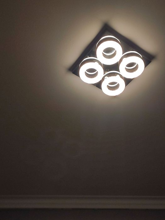 Candeeiro de tecto quadrado