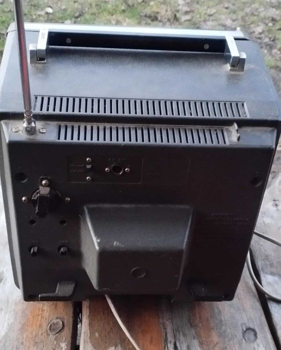 Telewizor przenośny SONY Solid State retro PRL