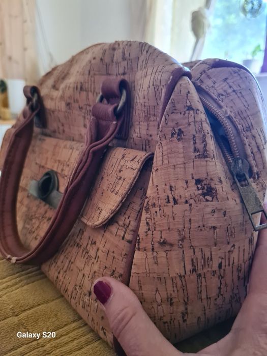 Mala pouco usada tom cortiça para venda