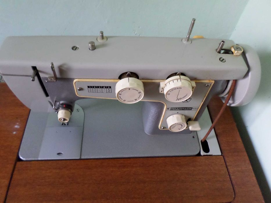 Швейная машинка " Подольск 142 " , знак качества ссср .