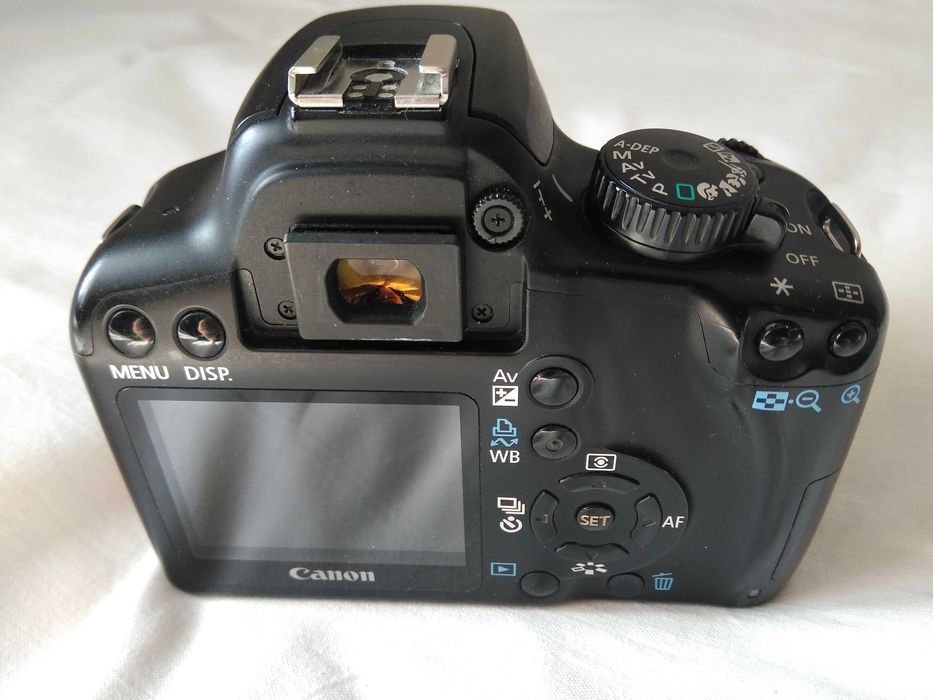 Продам фотоапарат Canon EOS 1000D