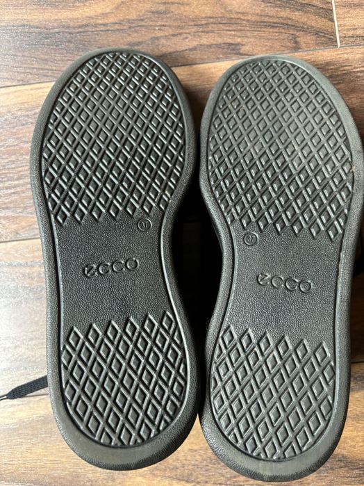 Жіночі спортивні туфлі ECCO