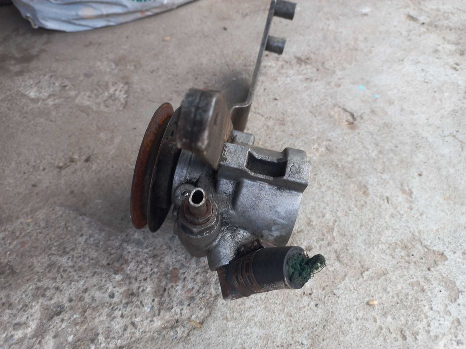 Насос ГУР Golf2,3  jetta2 , seat ,vento
