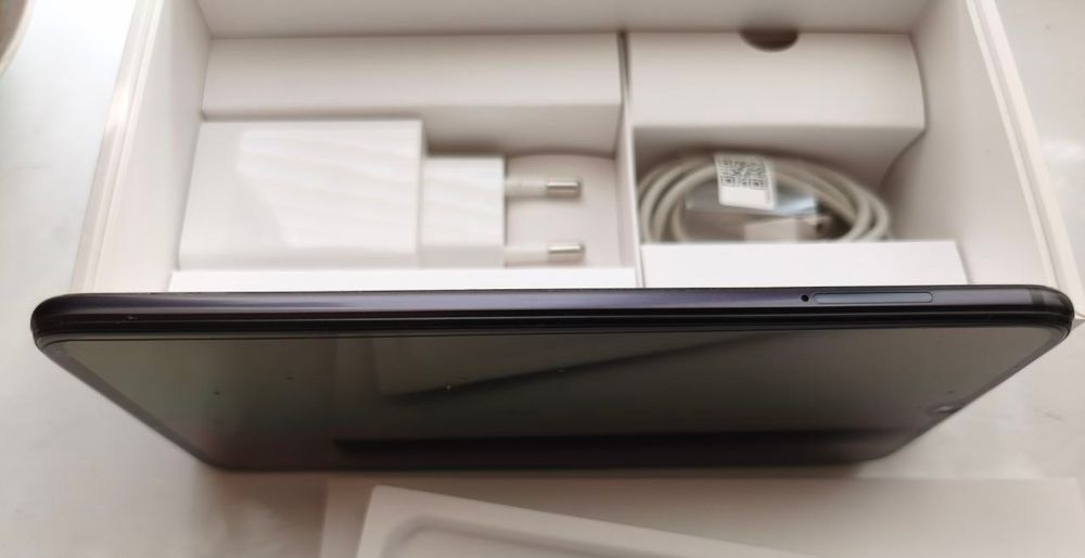 Мобільний телефон Xiaomi Mi 9 Lite.