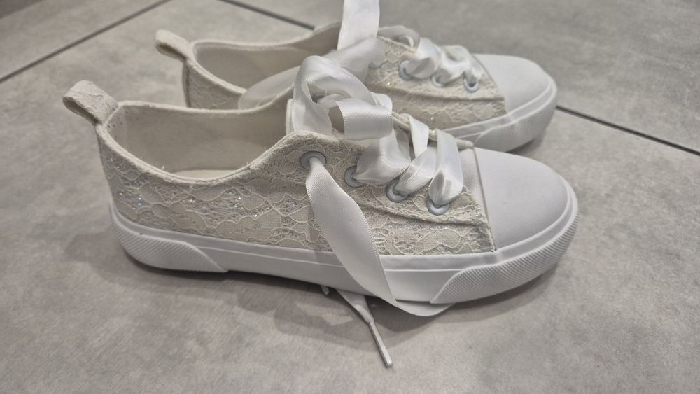 Trampki 32 białe z koronką idealne na komunię