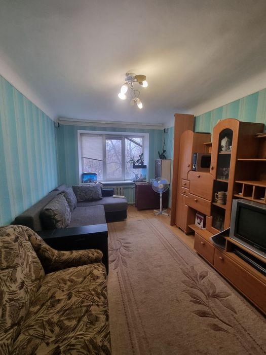 Продам велику кімнату в двокімнатній квартирі, район 5-ої школи