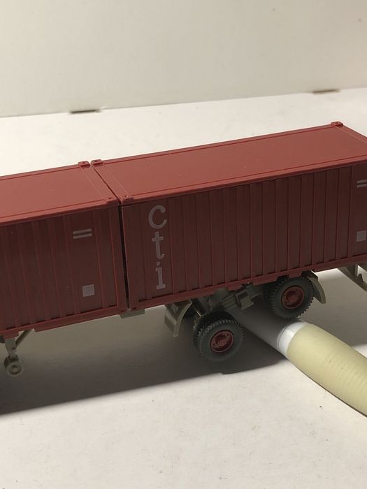 Camião miniatura mercedes da wiking