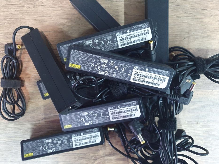 Зарядка зарядное блок питания живлення Fujitsu slim 19v/3.42a 65w ориг