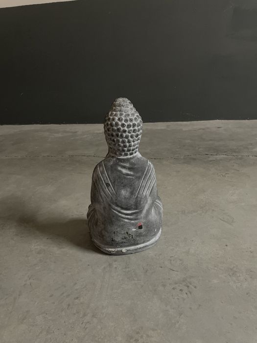 Buddha em pedra de 40 cm de altura