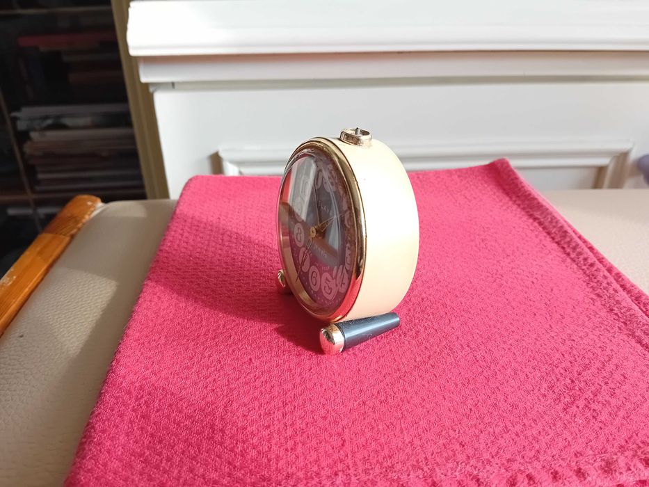 Zegar budzik Slava 11 jewels