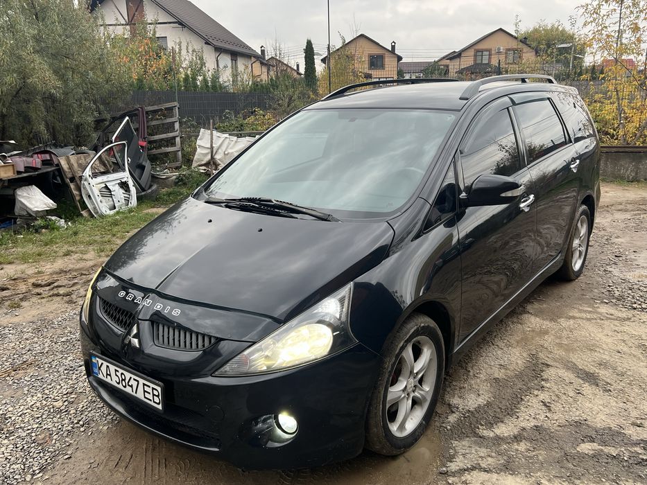 Mitsubishi Grandis 2.4газ/бензин Автомат