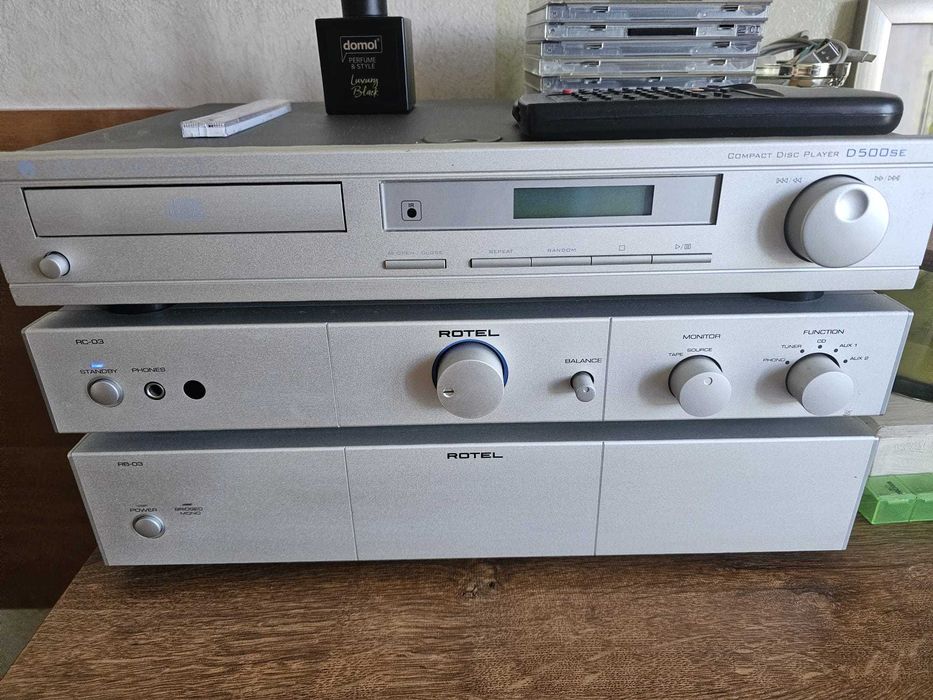 Rotel RB-03 + RC-03, Cambridge Audio D500SE