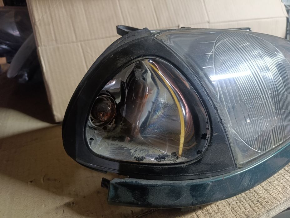 Фара права Toyota Avensis t22 авенсіс т22