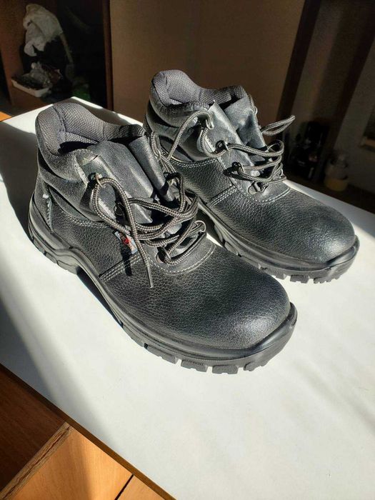 Ботінки (черевики) робочі нові  р. 42-43