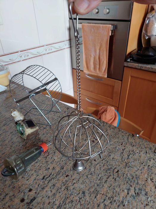 Banheira para chinchilas com acessórios