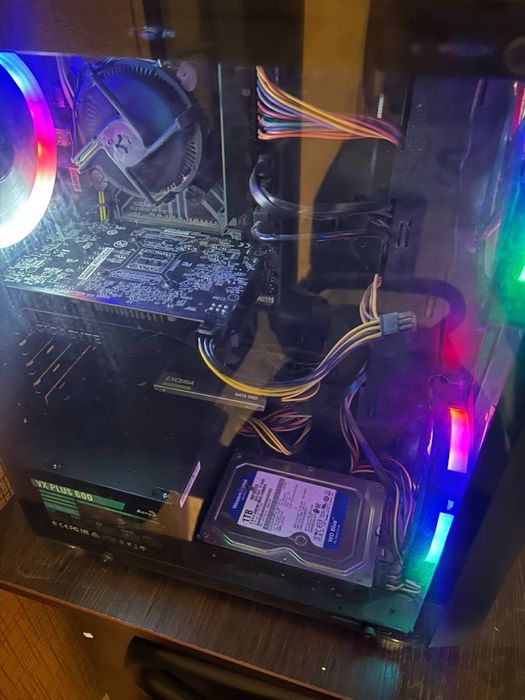 Продам игровой комп с монитором клавиатурой и мышкой(можно по отдельн)