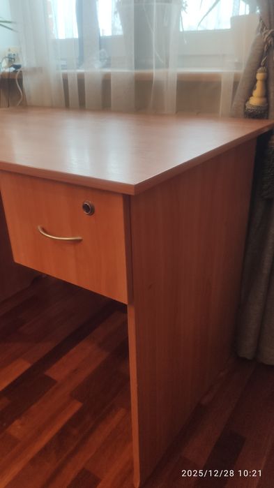 Письмовий стіл (писменный стол)