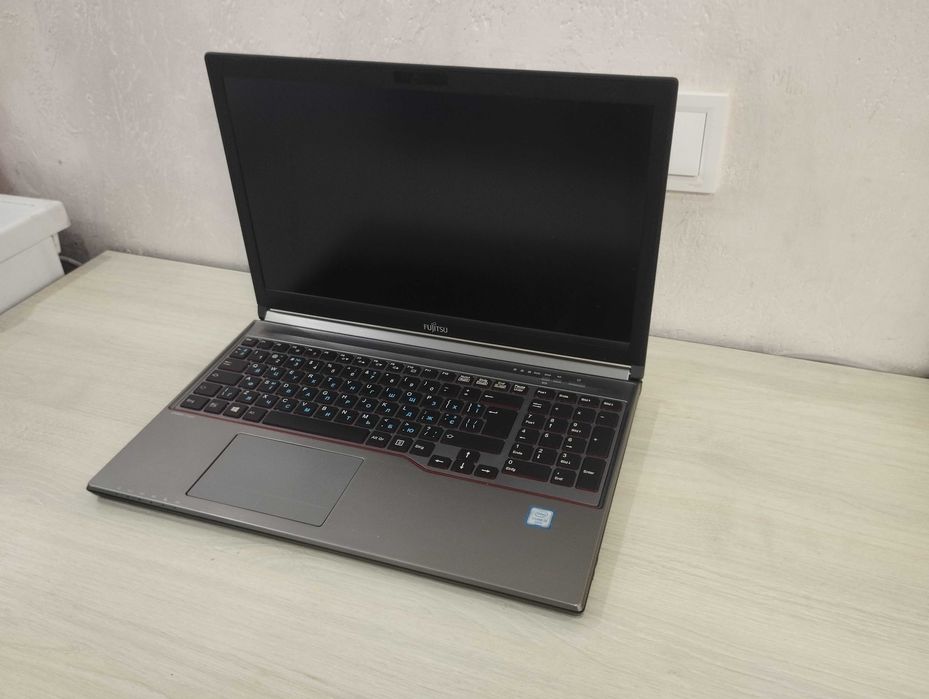 Ноутбук / 15.6"- FullHD-IPS / i5- 6200U / 8 DDR4 / 128 SSD