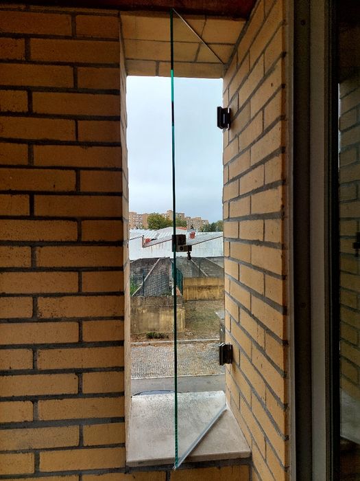 Prestação de serviços em vidros