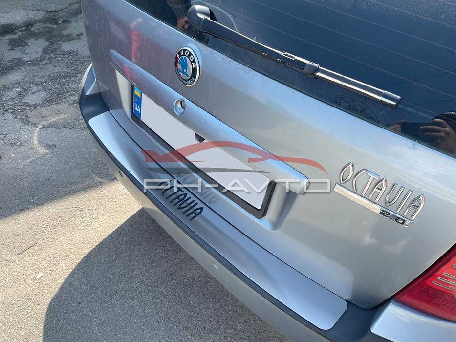 Накладка на задний бампер Skoda Octavia Tour універсал хром