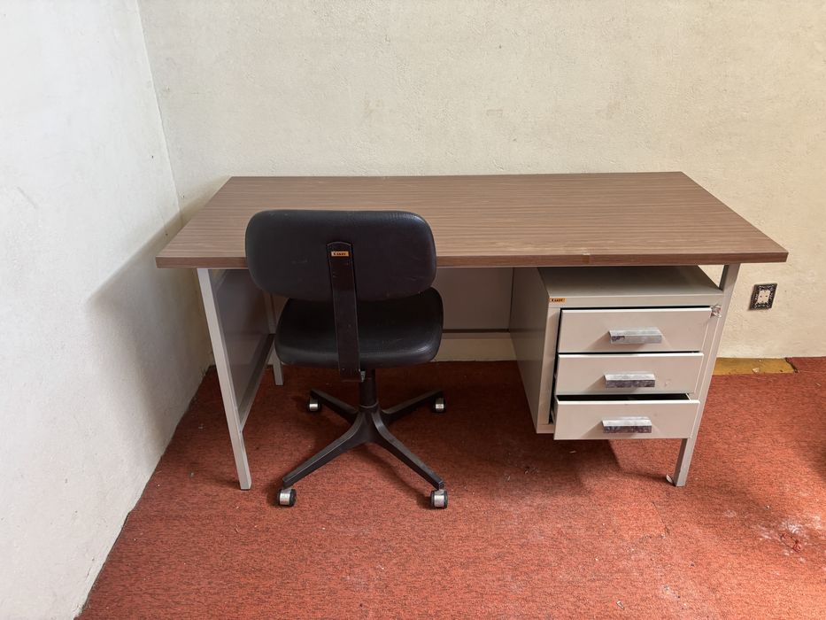 Secretaria Handy e cadeira
