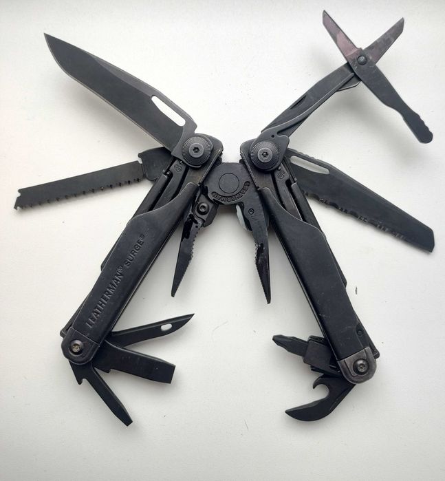 Мультітул Leatherman Surge Black