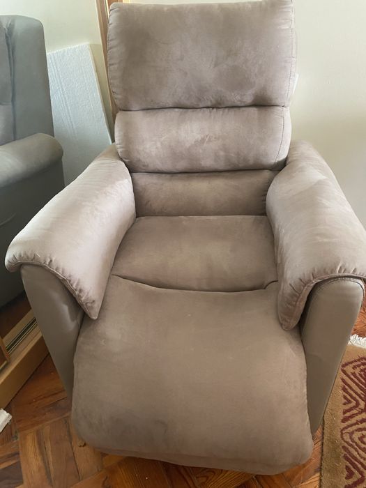 Cadeirao recicnavel c/ comando eletrico está Impecácel