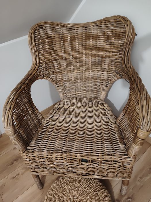 Fotel ratanowy Ikea Byholm z podnóżkiem