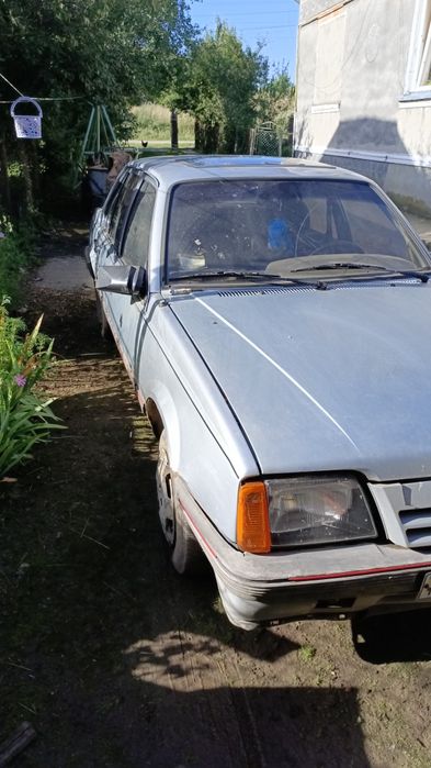 Продам підуставший автомобіль