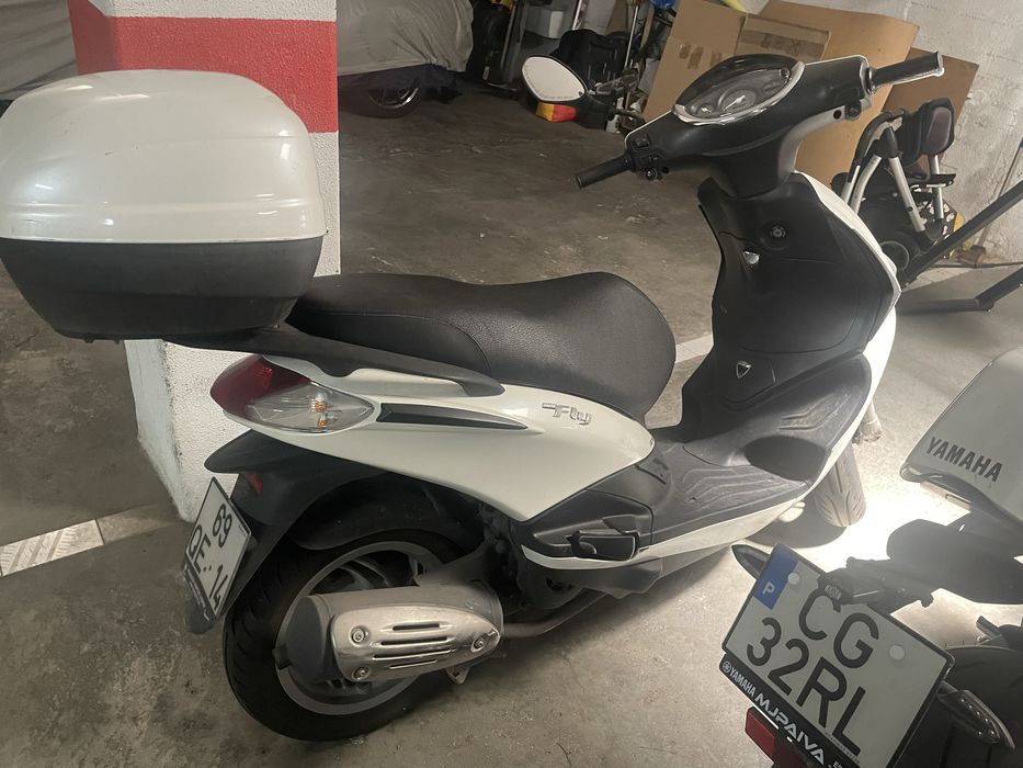Piaggio Fly 50 2014 — Excelente Estado + Mala Top Case