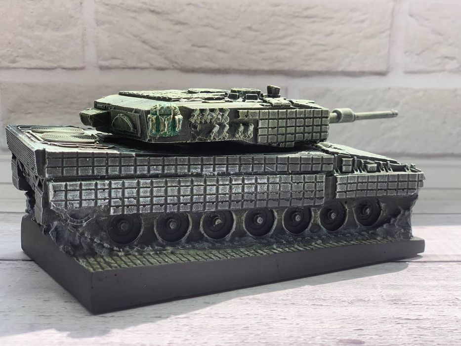 Гіпсовий сувенір танк Leopard 2A4
