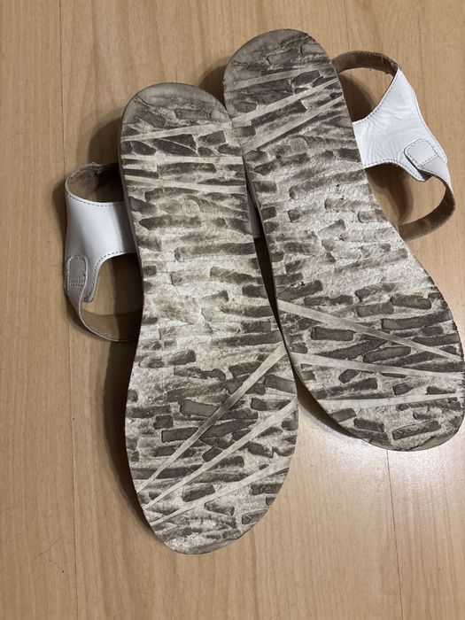 Białe sandały Lasocki