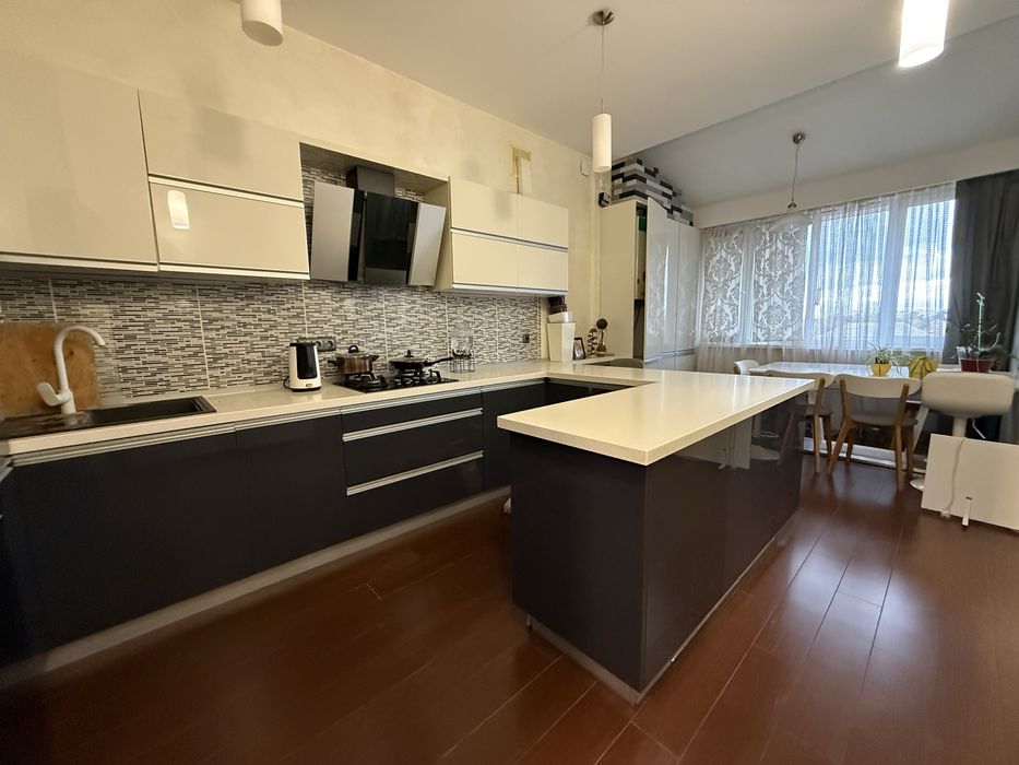 Продам двухрівневу квартиру с.Чубинське ( 140 кв.метрів)