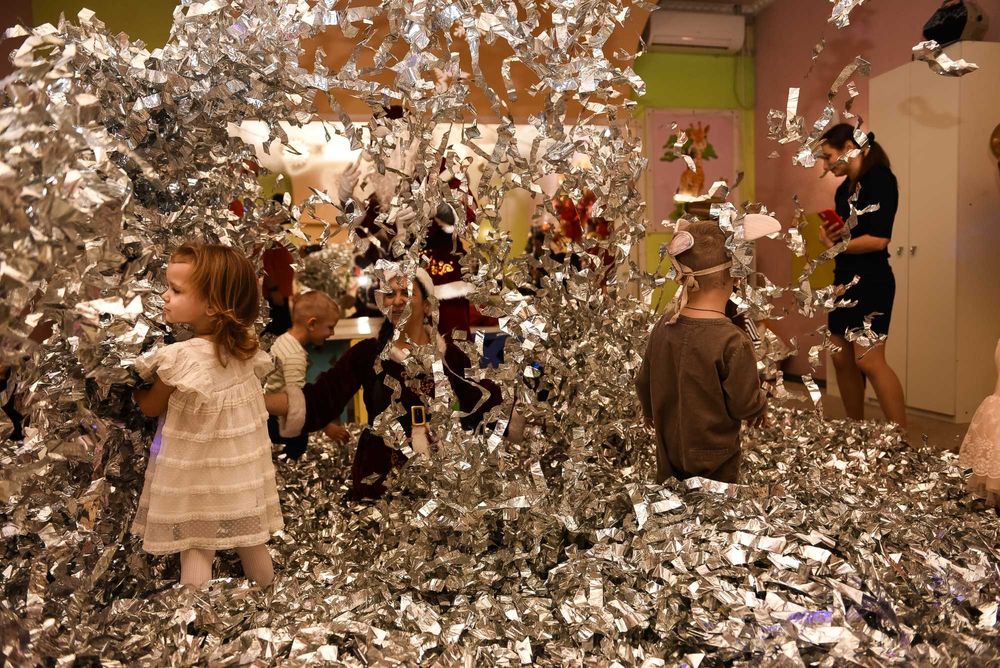 Папір для шоу. Паперове срібне шоу.