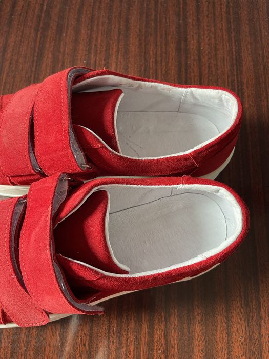 Женские кроссовки