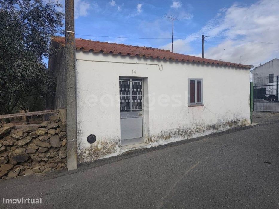 Moradia para Recuperar localizada em Aldeia dos Fernandes