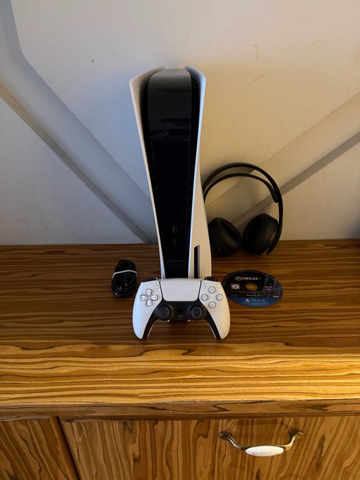 [PS5] Konsola SONY PlayStation 5 z napędem + Pad + Słuchawki + GraFIFA