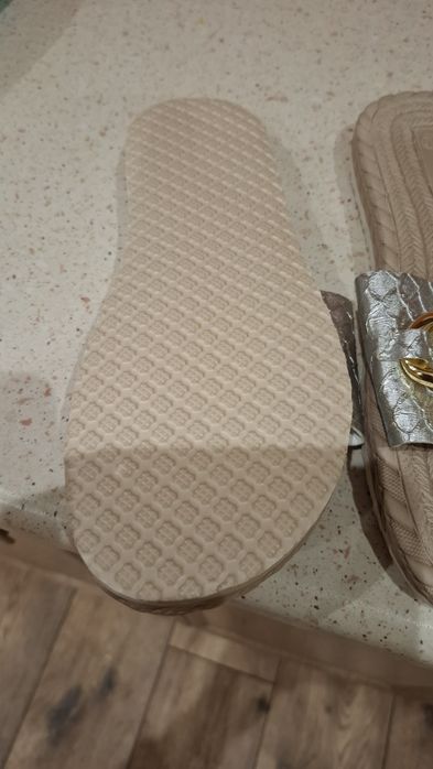 Nowe klapki damskie.