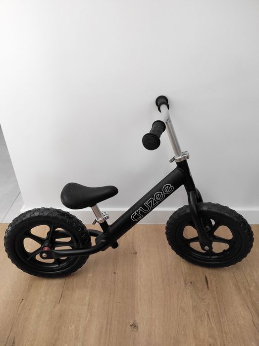 Rowerek biegowy czarny Cruzee