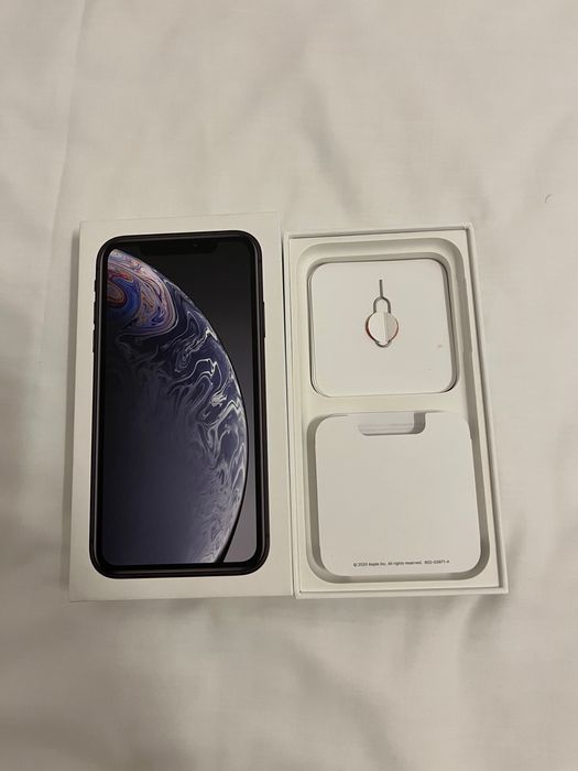 iPhone XR com caixa