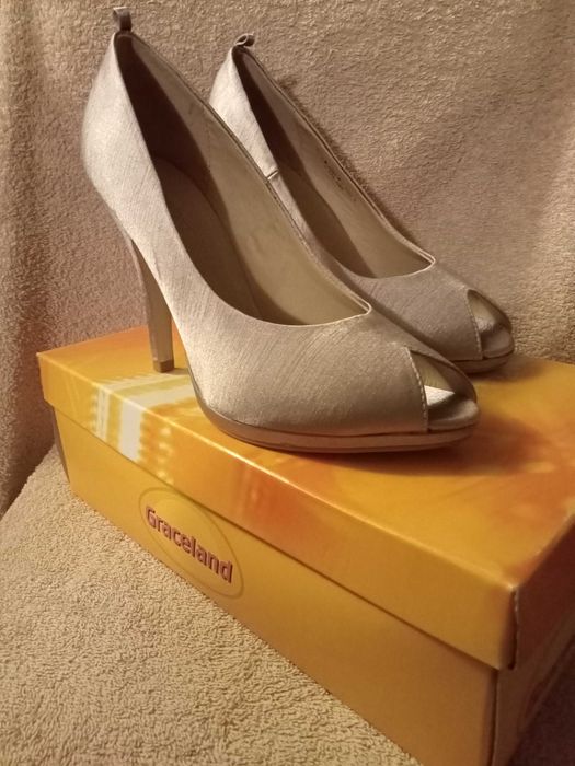 Czółenka atłasowe nowe