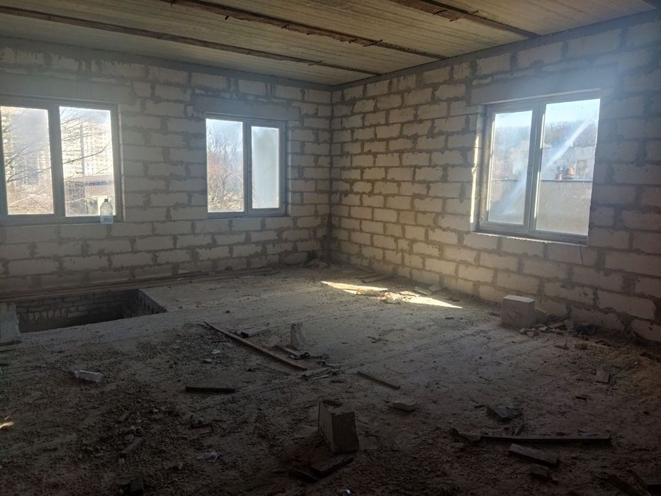 Продаж комерційної споруди з усіма комунікаціями в м Обухів - Більше
